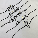 T-Shirt Infantil Branca Paz Saúde Esperança Coroa