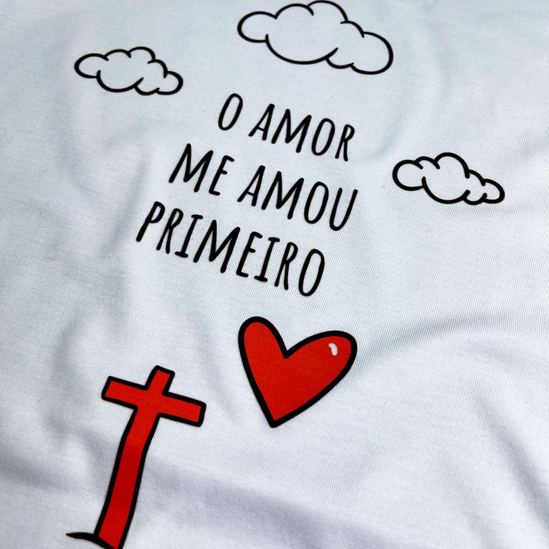 T-Shirt Infantil Branca Desenho O Amor Me Amou