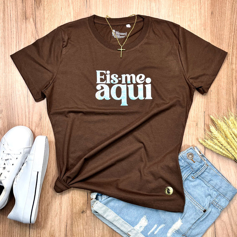 Camiseta Feminina Marrom Eis-me Aqui Brilho