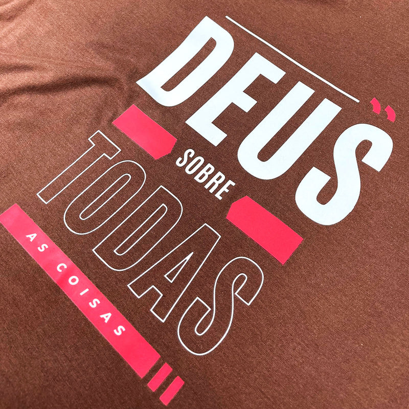 Camiseta Masculina Marrom Deus Sobre Todas As Coisas