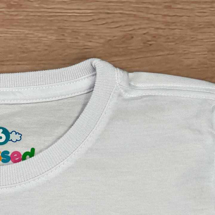 T-Shirt Infantil Branca Paz Coração  Dourado