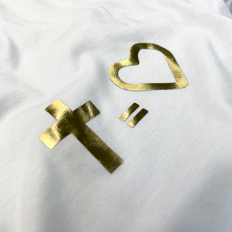 Camiseta Feminina Branca Cruz Igual Coração Dourado