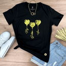 Camiseta Feminina Preta Coração Paz Amor Dourado