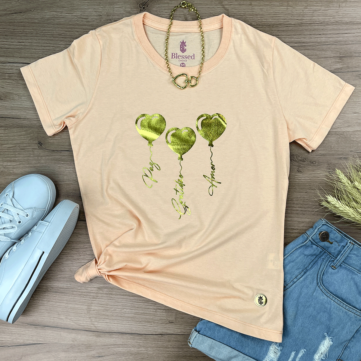 Camiseta Feminina Salmão Coração Paz Amor Dourado
