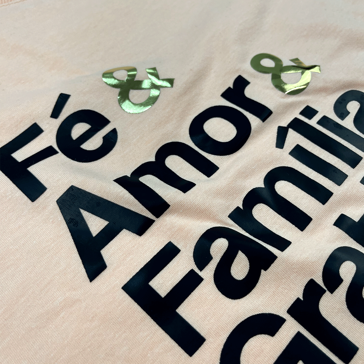 Camiseta Feminina Salmão Fé & Amor Dourado