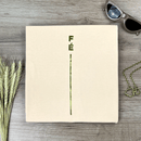 Camiseta Feminina Salmão Fé Listra Dourado