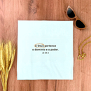 Camiseta Feminina Branca A Deus Pertence O Domínio E O Poder