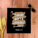 Camiseta Feminina Preta Deus Está Conosco