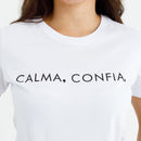 Camiseta Feminina Branca Calma, Confia.