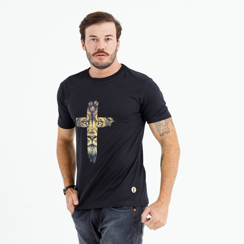 Camiseta Masculina Preta Cruz Leão Dourado