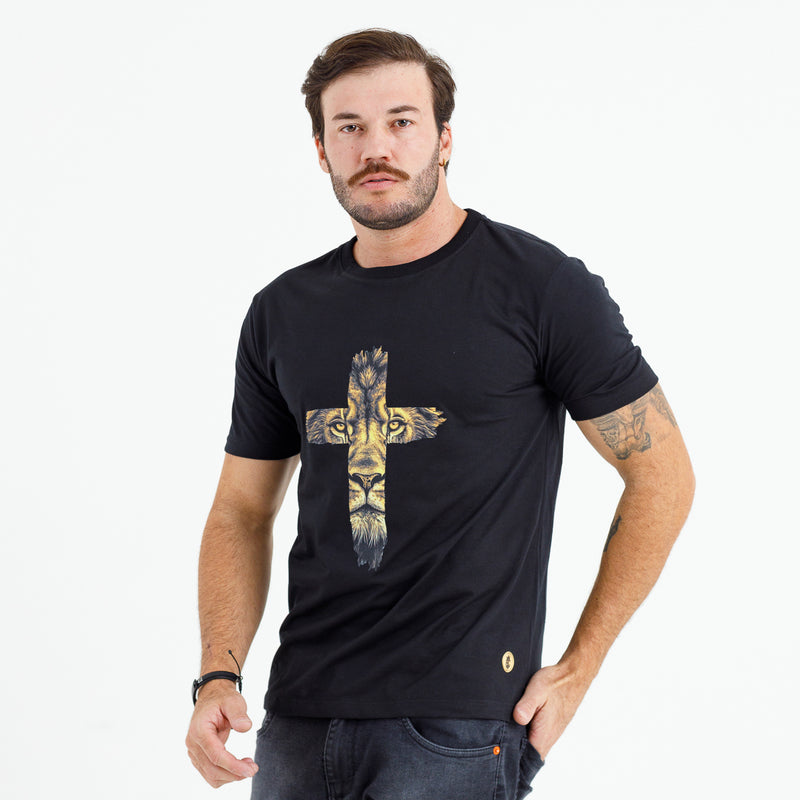 Camiseta Masculina Preta Cruz Leão Dourado