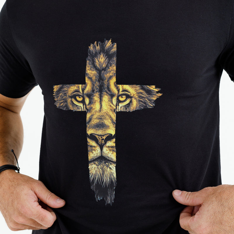 Camiseta Masculina Preta Cruz Leão Dourado