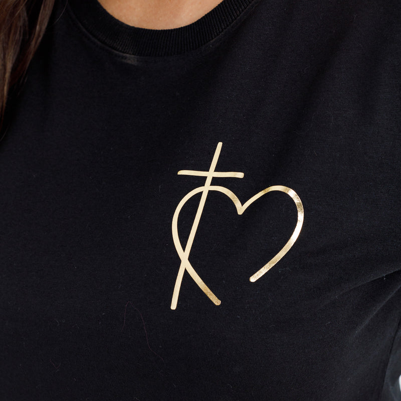 Camiseta Feminina Preta Cruz Coração Minimalista