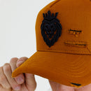 Boné Marrom Leão Coroa