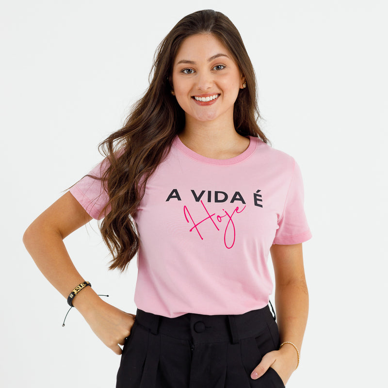 Camiseta Feminina Rosa A Vida É Hoje