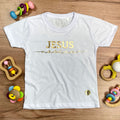 T-Shirt Infantil Branca Jesus Nasceu Dourado