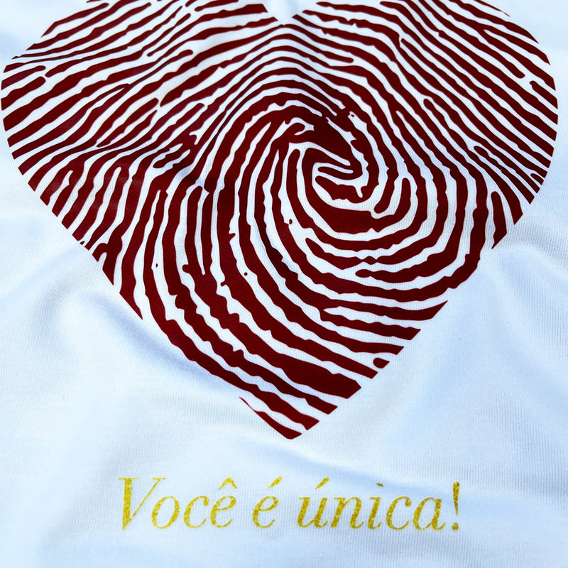 T-Shirt Infantil Branca Coração Digital Você É Única