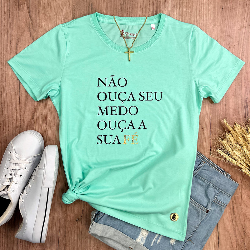 Camiseta Feminina Verde Menta Não Ouça Seu Medo Ouça A Sua Fé