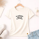 Camiseta Feminina Off WhiteTe Orienta Que tu é Crente