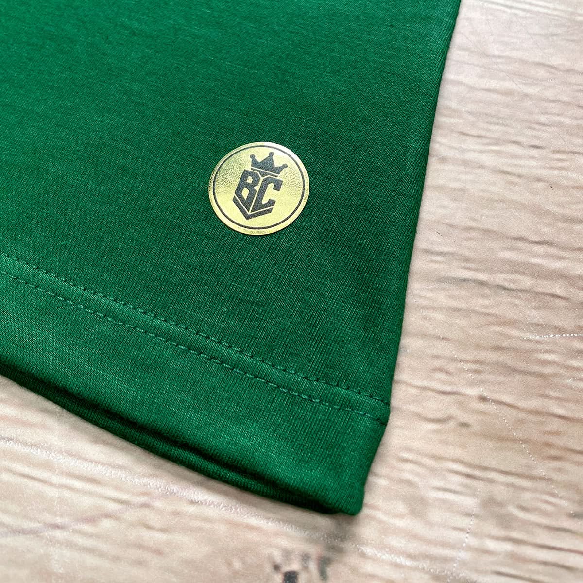 Camiseta Feminina Verde A Deus Pertence O Domínio E O Poder