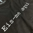 Camiseta Masculina Preta Eis-me Aqui