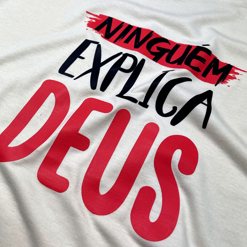 Camiseta Feminina Off White Ninguém Explica Deus