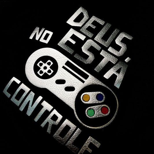 T-Shirt Infantil Preta Deus Está No Controle