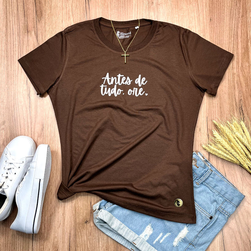 Camiseta Feminina Marrom Antes De Tudo, Ore.