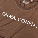 Camiseta Feminina Marrom Calma, Confia.