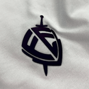 Camiseta Masculina Branca Escudo Fé Detalhe