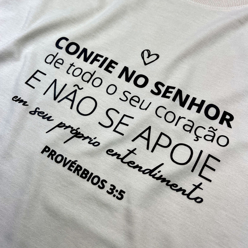 Camiseta Feminina Off White Confie No Senhor De Todo O Seu Coração