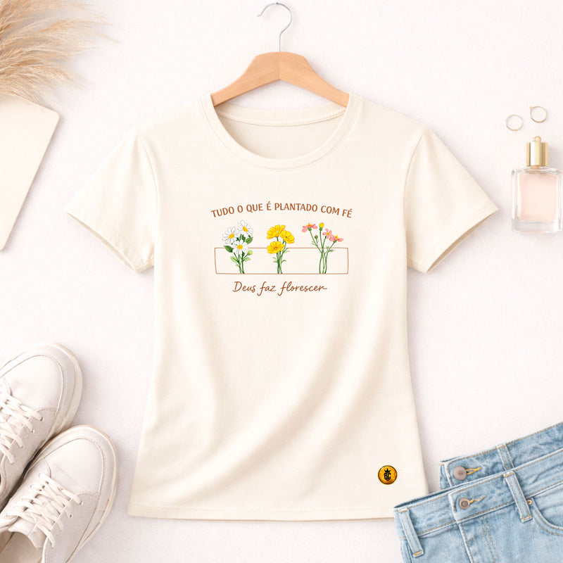Camiseta Feminina Off White Deus faz Florescer
