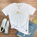 Camiseta Feminina Branca Jesus Nasceu Dourado