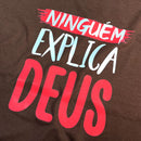 Camiseta Feminina Marrom Ninguém Explica Deus