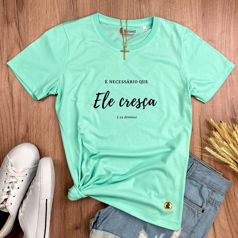 Camiseta Feminina Verde Menta É Necessário Que Ele Cresça E Eu Diminua