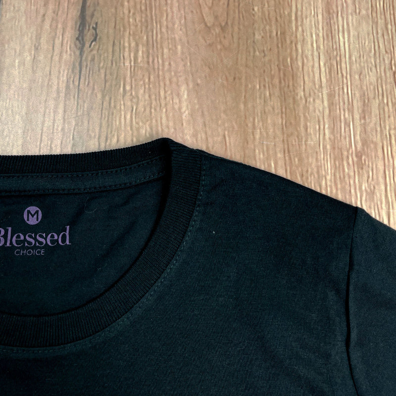 Camiseta Feminina Preta Aplique Jesus Glitter Dourado