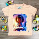 T-Shirt Infantil Salmão Menina Orando Bíblia