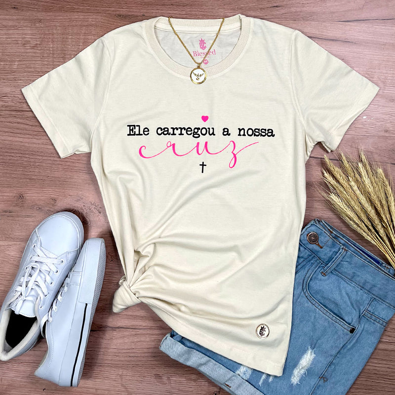 Camiseta Feminina Off White Ele Carregou a Nossa Cruz