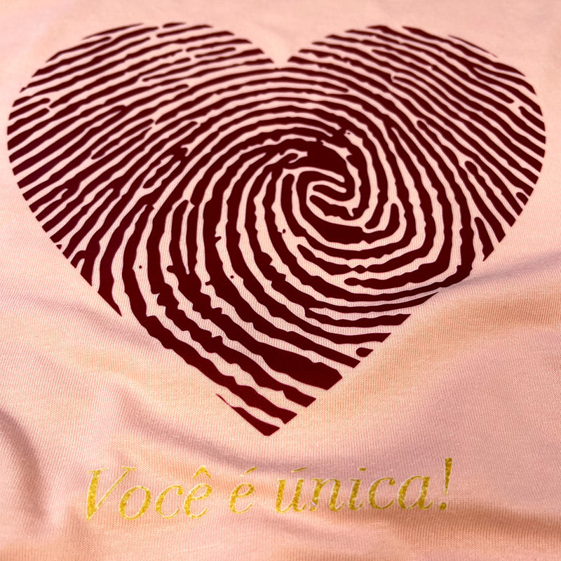 T-Shirt Infantil Salmão Coração Digital Você É Única