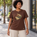 Camiseta Feminina Marrom O deserto florescerá — Ambientada 02
