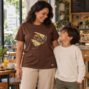 Camiseta Feminina Marrom O deserto florescerá — Ambientada 03