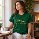 Camiseta Feminina Verde Jesus, nossa esperança — Ambientada 01