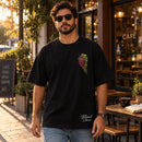 Camiseta Oversized Preta Água em vinho — Ambientada 01