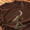 Camiseta Feminina Marrom Os céus declaram Sua glória — Zoom