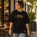 Camiseta Oversized Preta O Milagre da Multiplicação dos Pães e Peixes — Ambientada 03