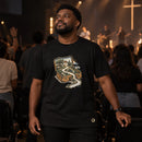 Camiseta Masculina Preta O Pai corre ao encontro — Ambientada 02
