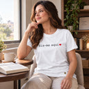 Camiseta Feminina Branca Eis-me aqui — Ambientada 01
