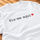 Camiseta Feminina Branca Eis-me aqui — Zoom