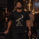 Camiseta Masculina Preta Os céus declaram Sua glória — Ambientada 02