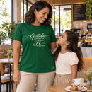 Camiseta Feminina Verde Gratidão pelo que foi — Ambientada 03